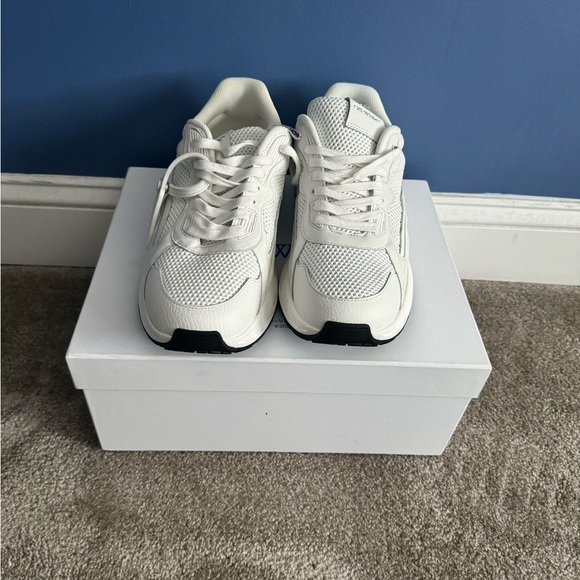 Men's Out of Office Arrow
Low-Top Sneakers - Picture 4 of 8